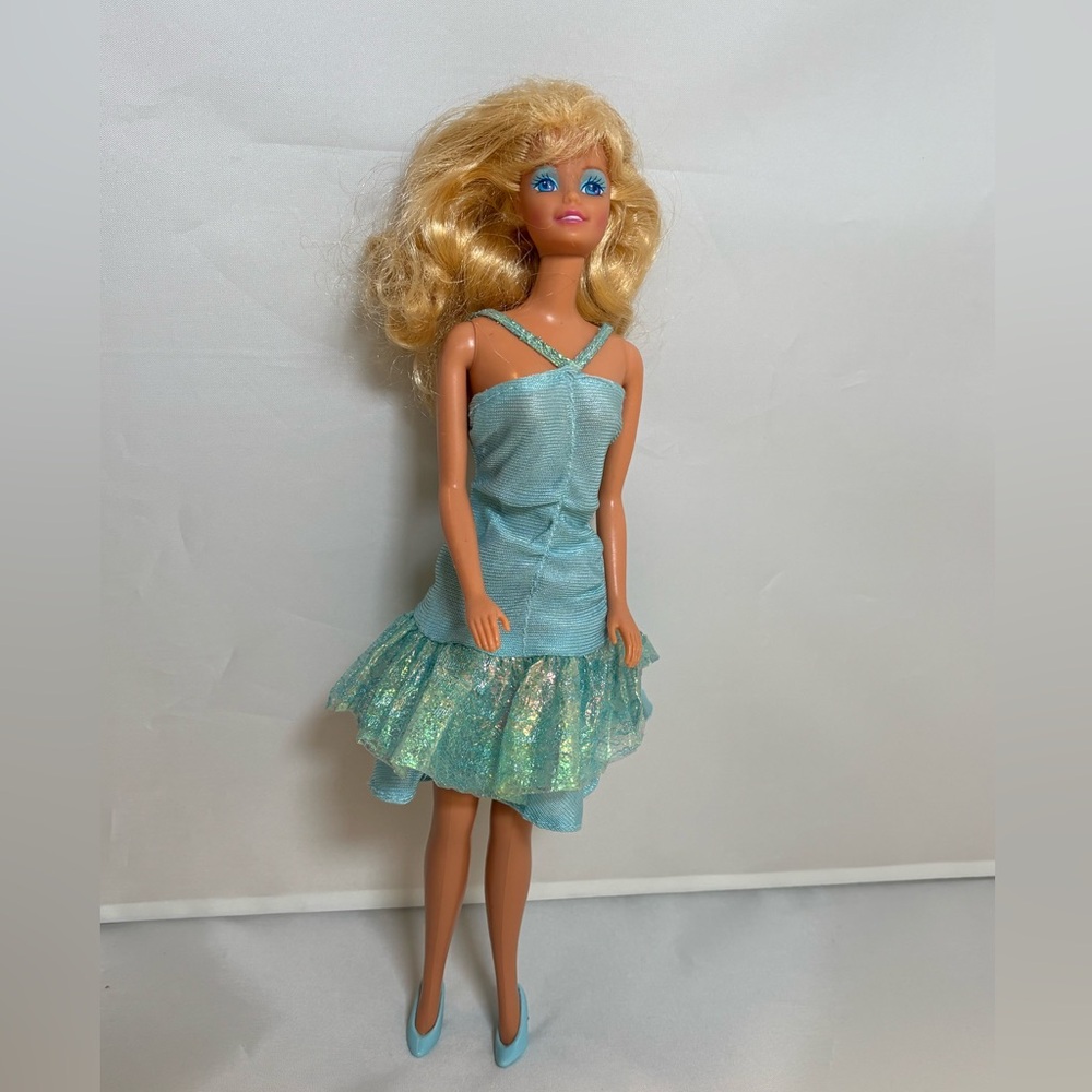 Vintage 1988 Fashion Play Barbie (#1380).